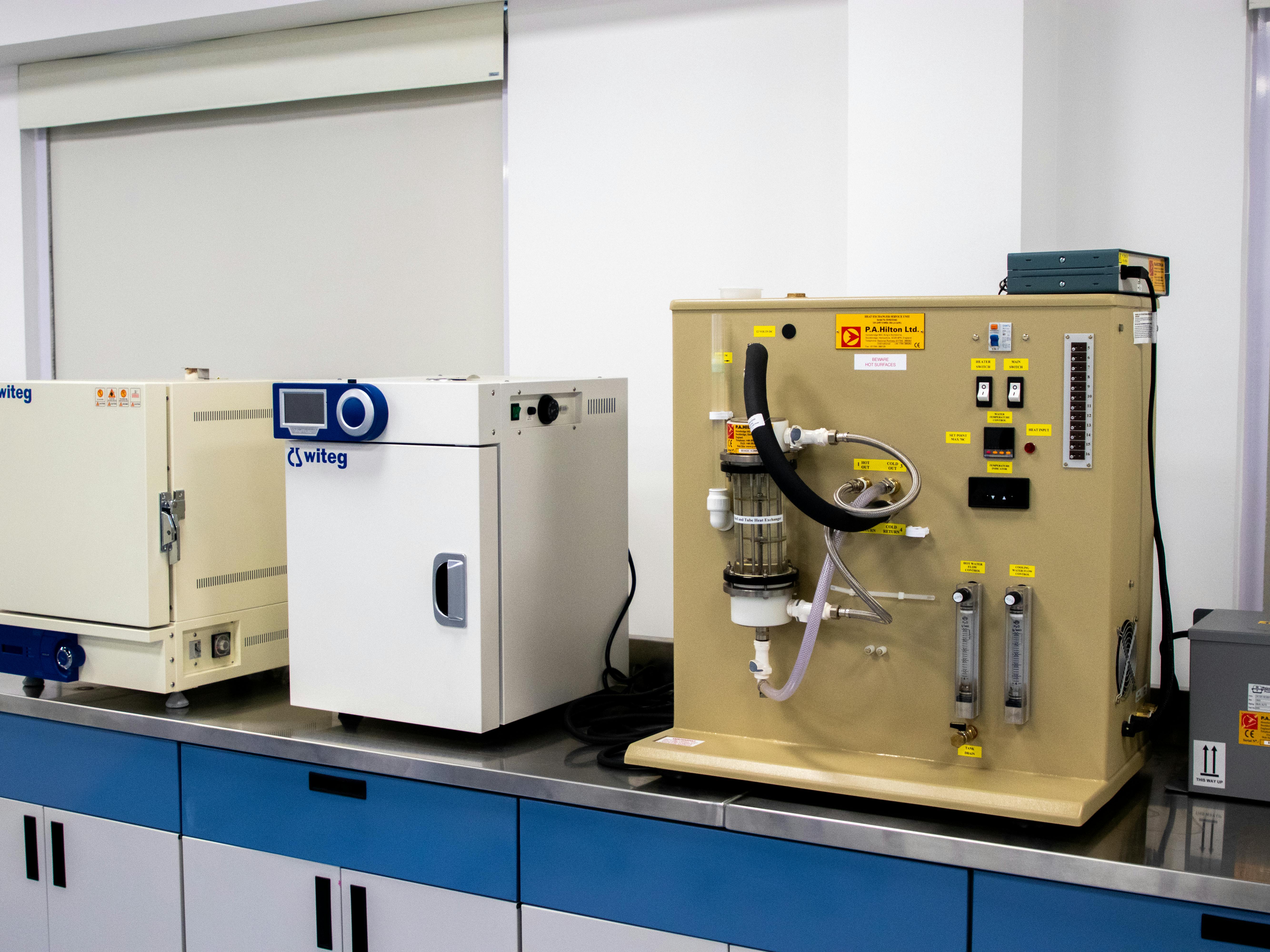 Laboratory equipment supplier - centrifuge, spectrophotometer, PCR machine